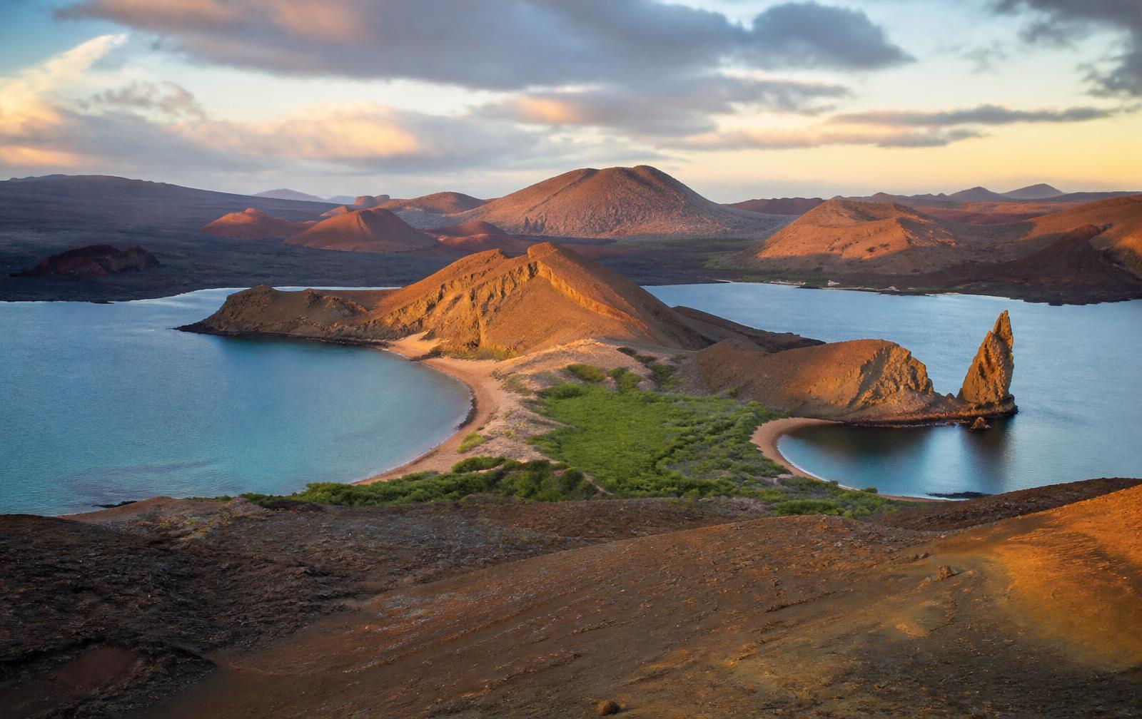 Pinnacle Rock at Bartolomé Island